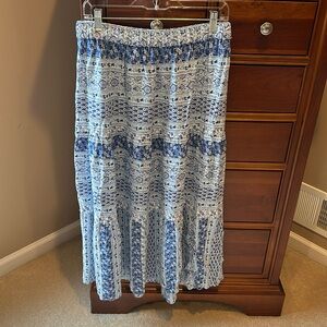 LOFT long maxi skirt, size Medium, 100% rayon, elastic waistband, blue and white